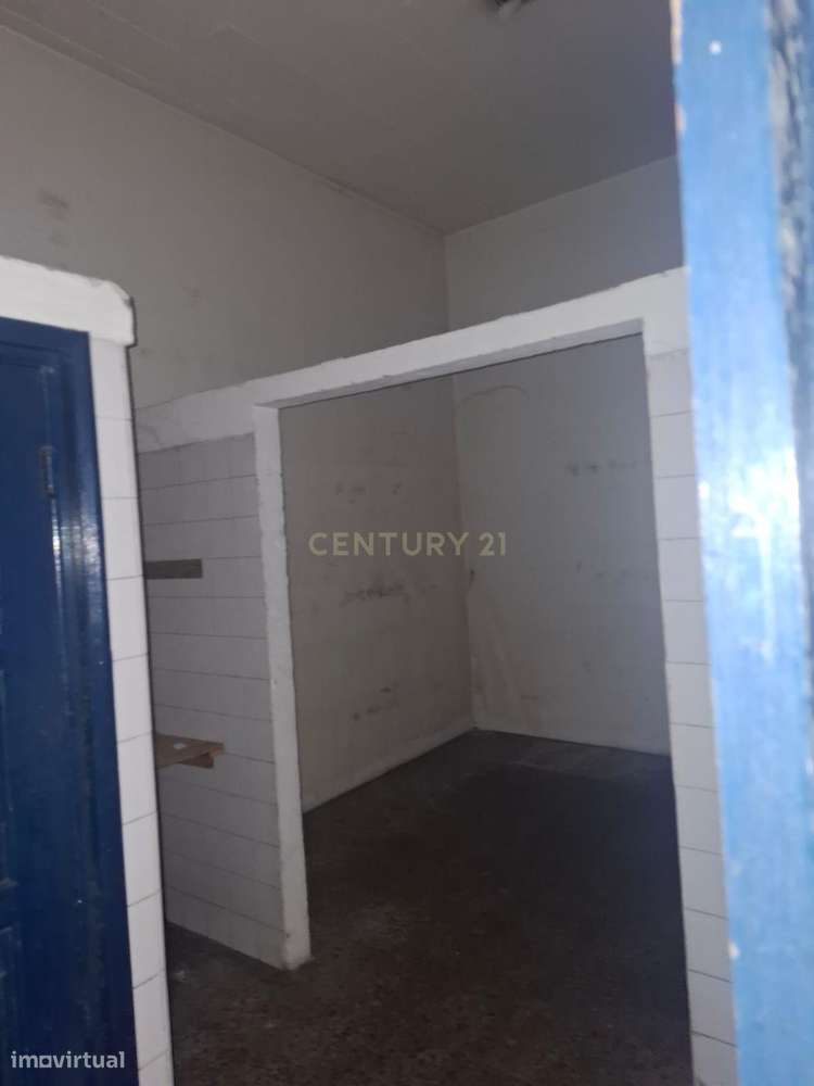 Arrenda-se Cave com 515m² e rampa de acesso – ideal para oficinas ou n - Grande imagem: 5/6