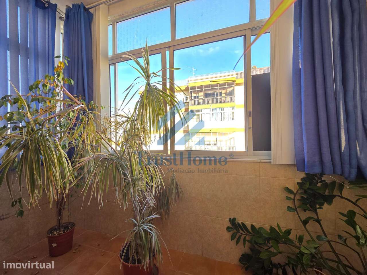 T3 com varanda e vista panorâmica sobre o Parque da Paz – Almada-1