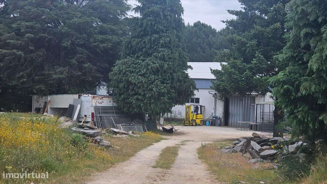 Armazém em Adoufe | Vila Real - Grande imagem: 2/9