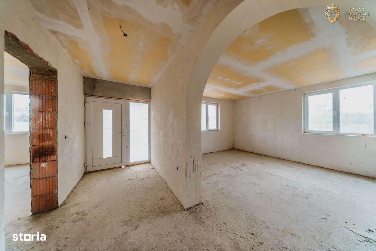 Casă la roșu de vânzare  in Vinga - Imagine principală: 4/20