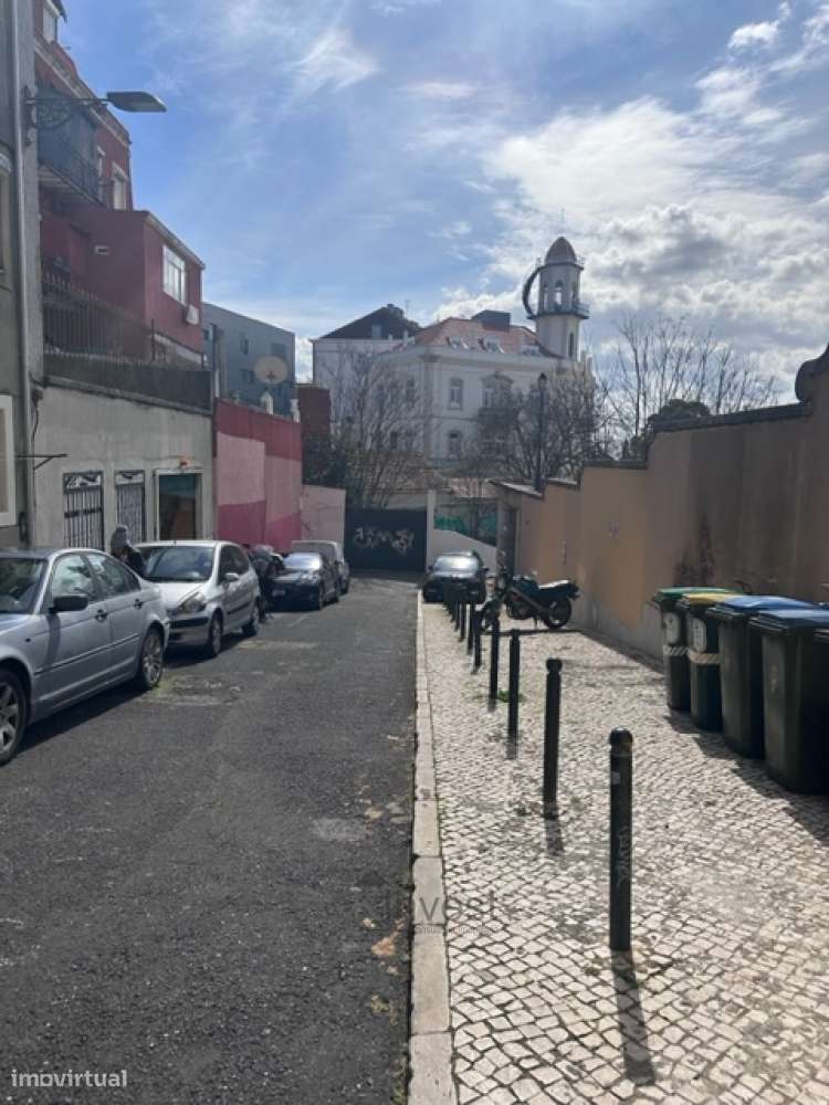 T0 junto à Av. da Liberdade –  Ótima oportunidade de investimento no c-9