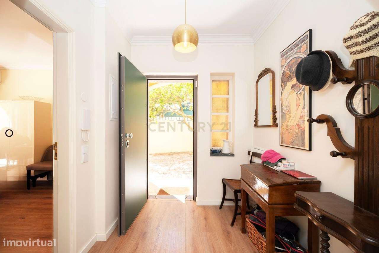 Moradia remodelada de 6 assoalhadas Exclusiva no Estoril-4