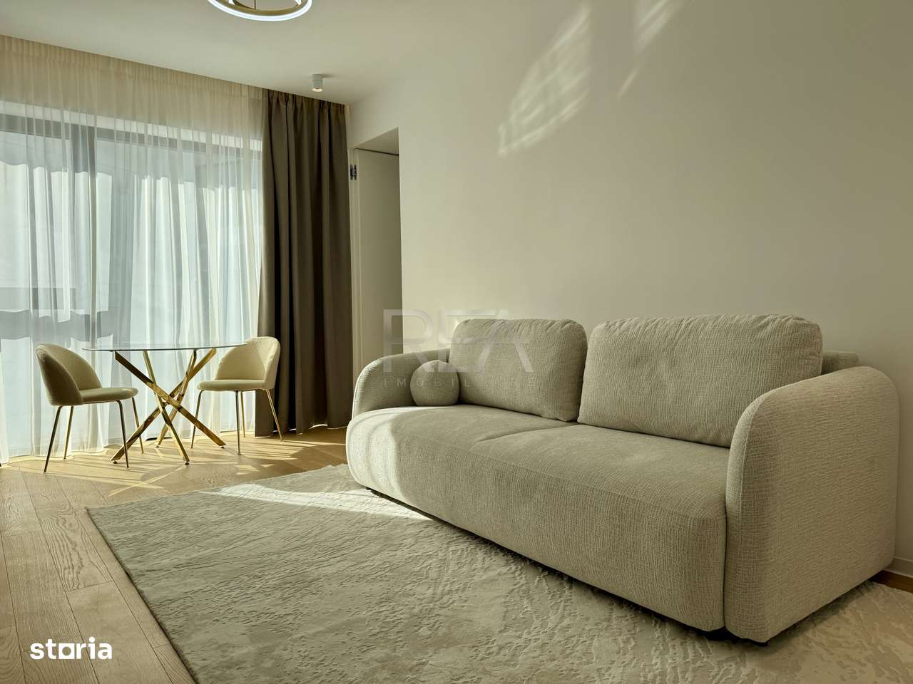 Studio Dublu pe malul lacului la Promenada Mall