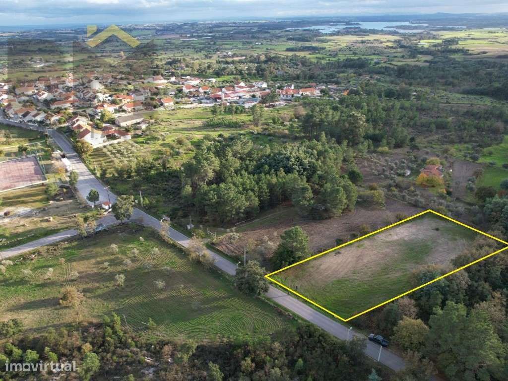 Terreno rústico para venda! Conta com uma área total de 2300 m². - Grande imagem: 3/8