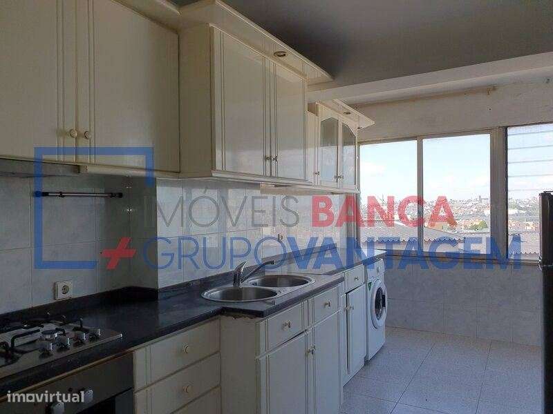 Apartamento T3 com varanda e garagem em Oliv. do Douro, V.N.Gaia - Grande imagem: 5/13