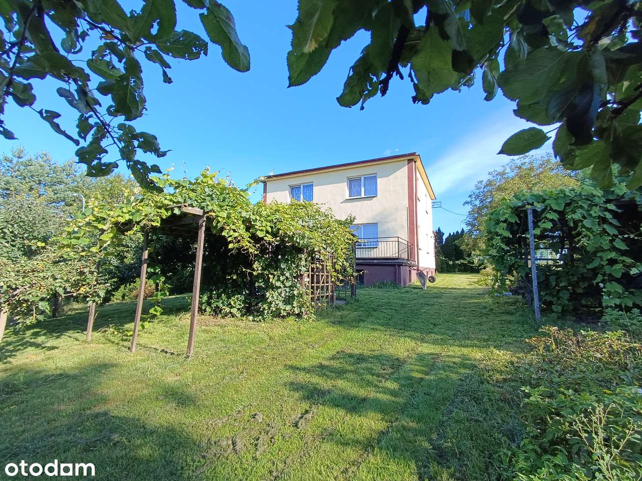 Dom pod miastem 5 pokoi 3 garaże  ogród i sad-8