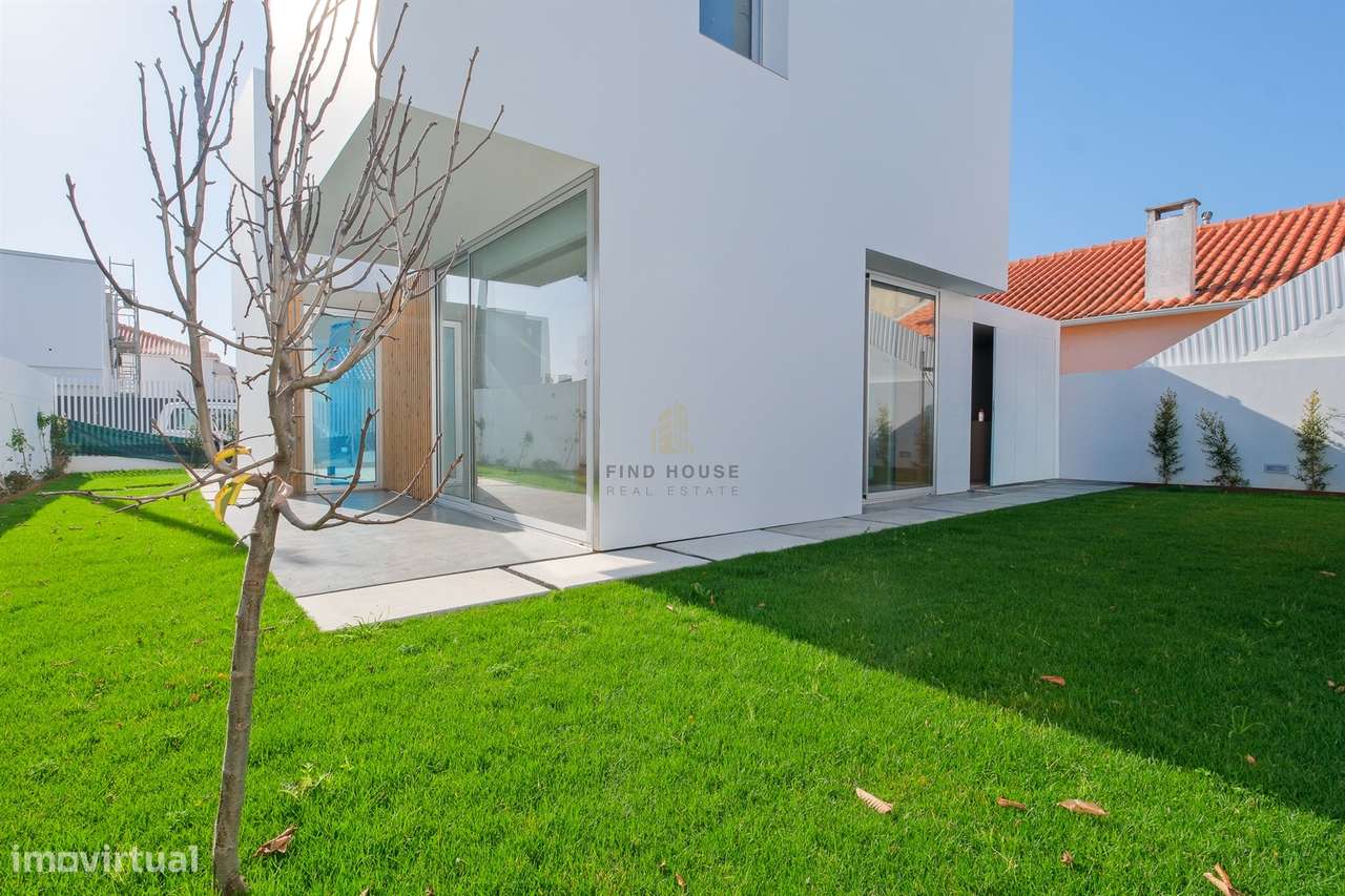 Moradia Isolada T4 com jardim e Garagem Box em Tires, São Domingos de-43