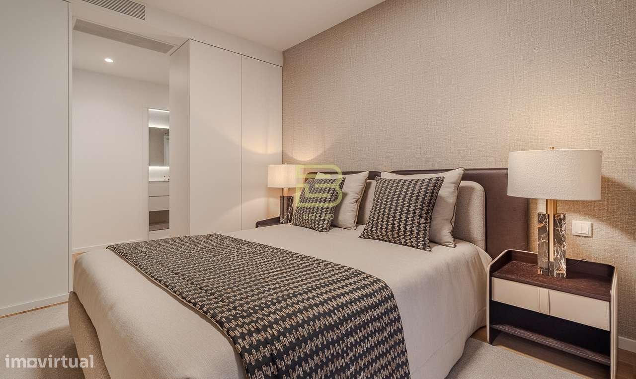 T2 nos Jardins da Arrábida, com vista ampla e desafogada sobre o Rio D - Grande imagem: 5/11