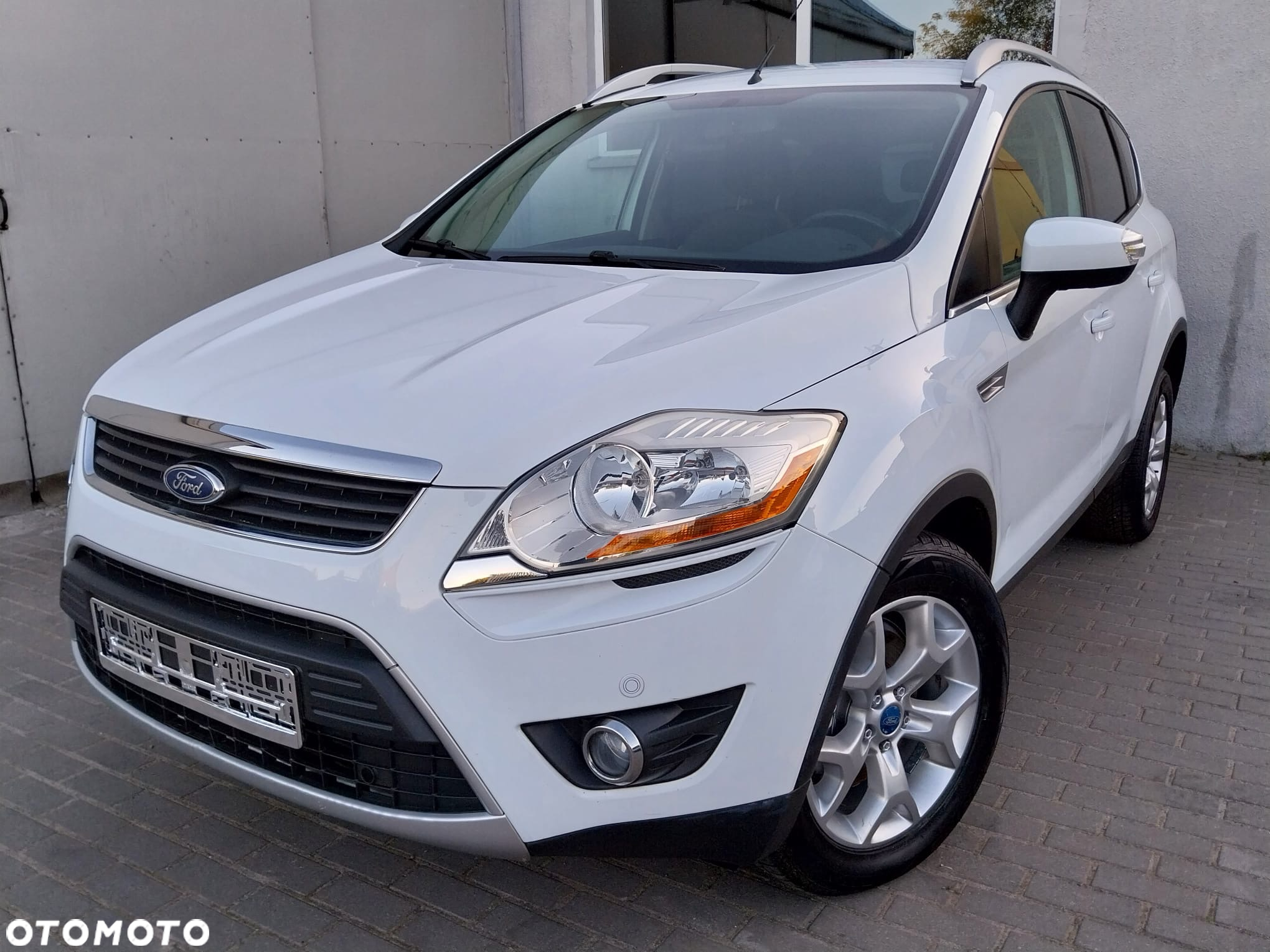 Ford Kuga 2.0 TDCi 2x4 Titanium - 3