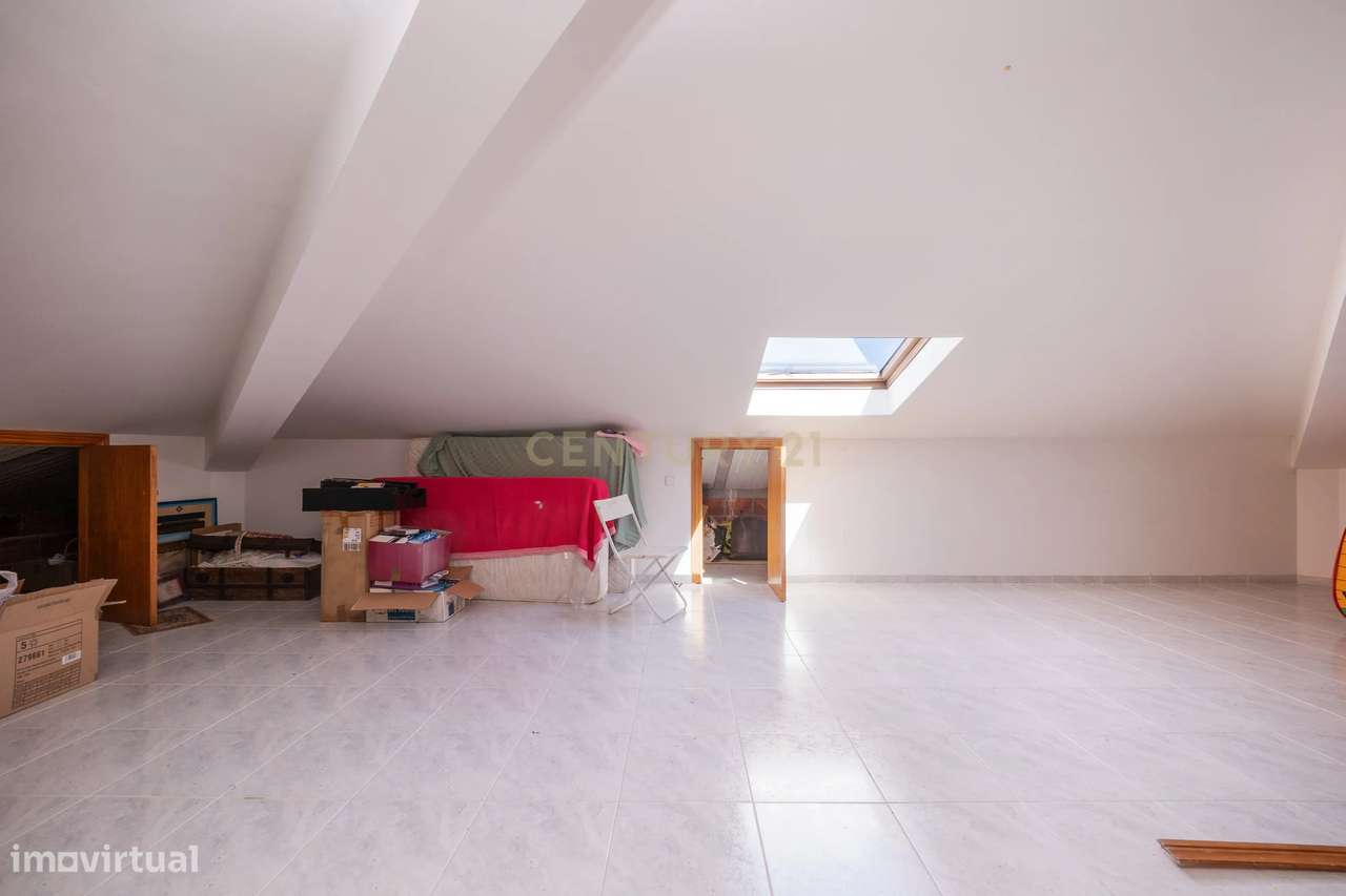 APARTAMENTO T3 COM GARAGEM E SÓTÃO | BUARCOS-18