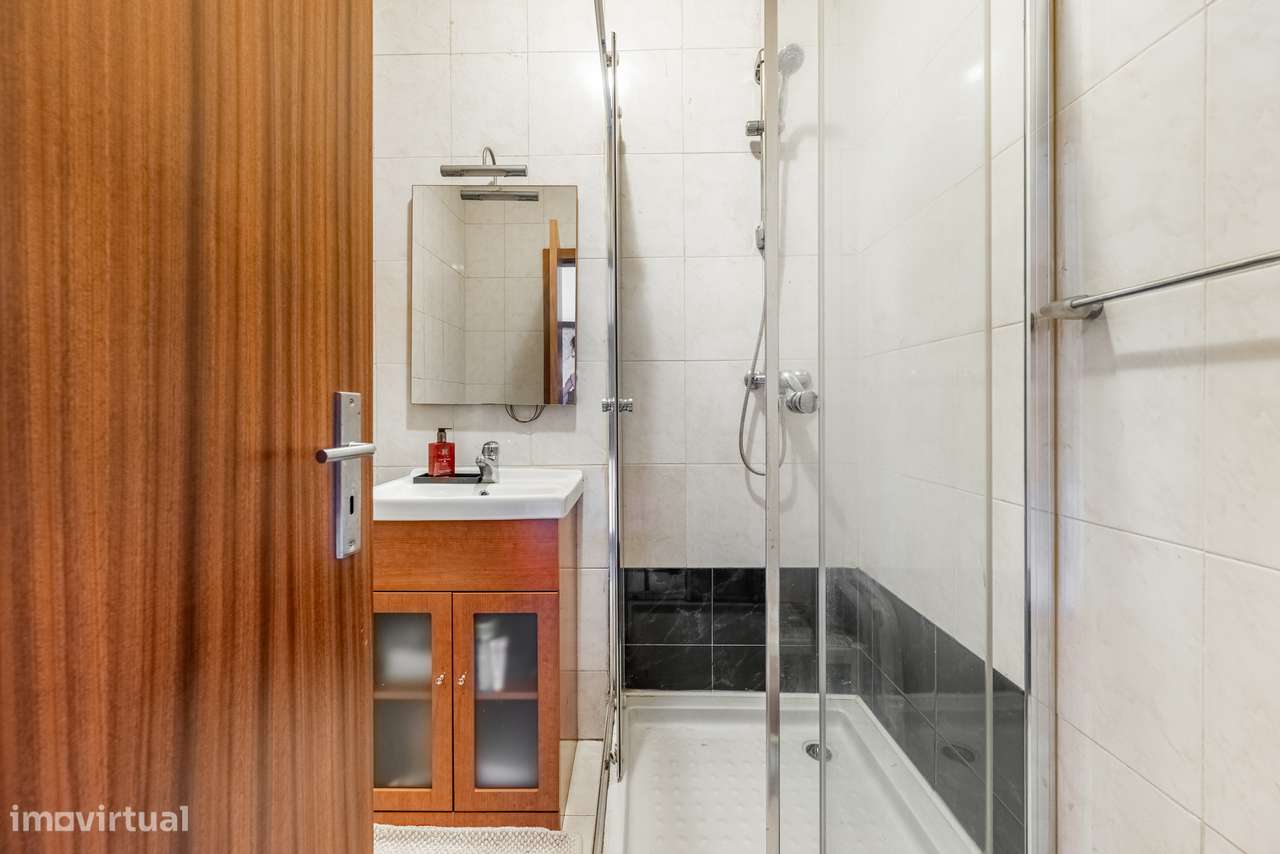 Apartamento T2+2 em plena Avenida da Liberdade-13