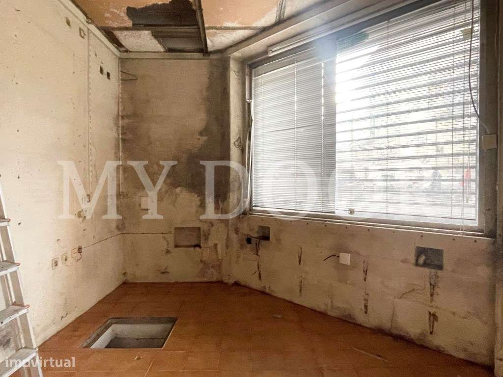 LOJA c/ Cave - Moscavide - Ideal para Comércio / Serviços - CENTRAL - Grande imagem: 2/7