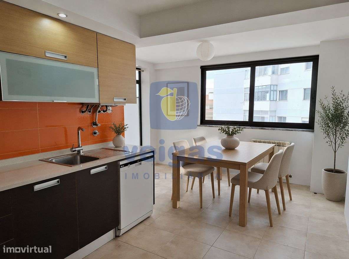 Apartamento T3 remodelado com terraço panorâmico, garagem e elevador,-7