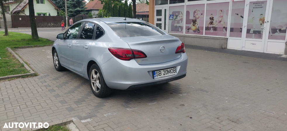 Opel Astra 1.6 TWINPORT ECOTEC Enjoy - 4