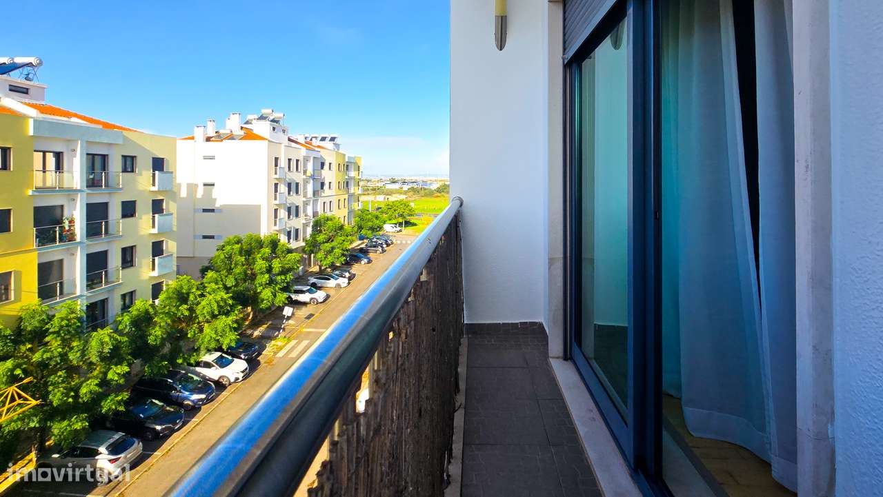 Apartamento T3 com varanda e garagem em Montijo-23