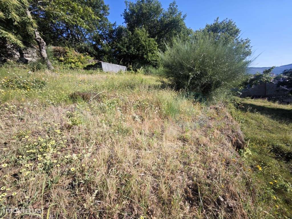 Moradia T3 com terreno em Vilar de Cunhas-27