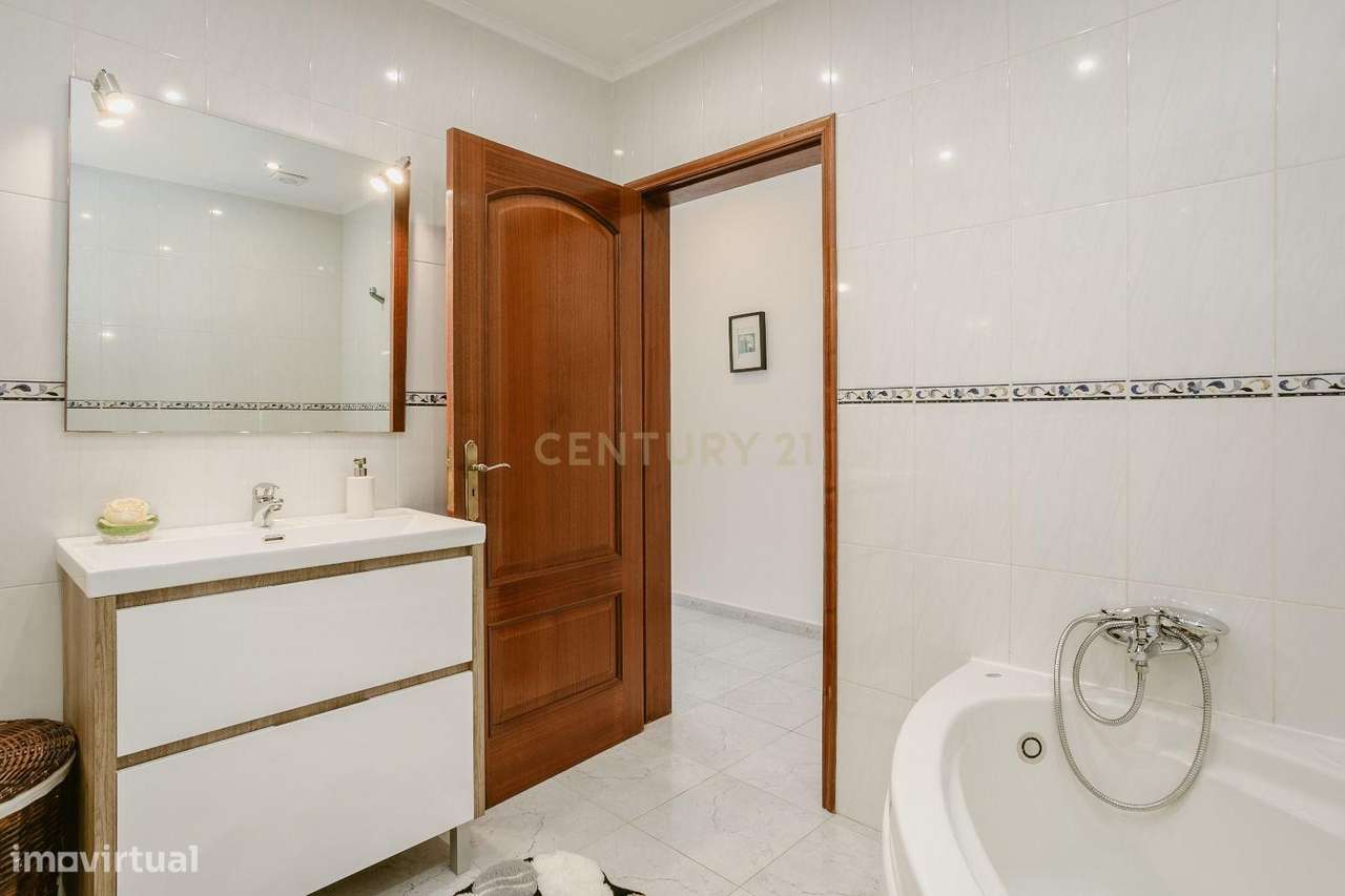 Moradia T3 em Mourão com piscina e vista para o Castelo-15