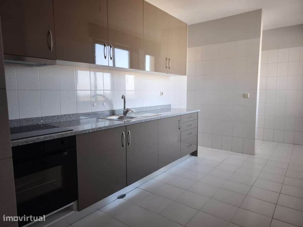 Apartamento T2 em Darque para arrendar - Grande imagem: 1/16