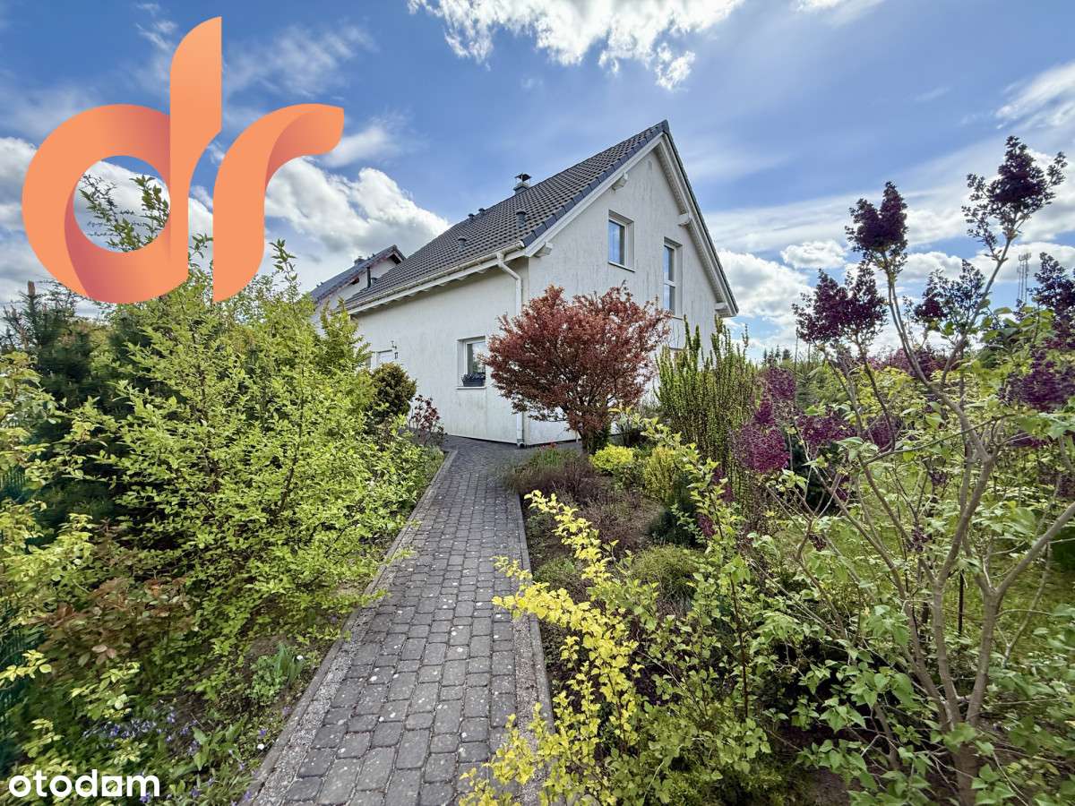 Mały dom w Przyjaźni z pięknym ogrodem-0