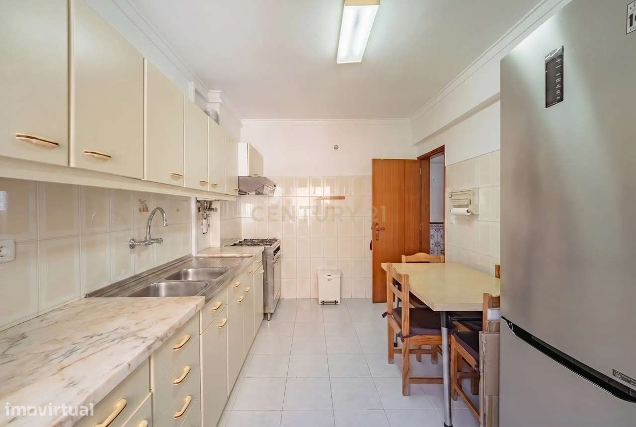 Apartamento T3 em Amora, Seixal - Oportunidade Única!-10