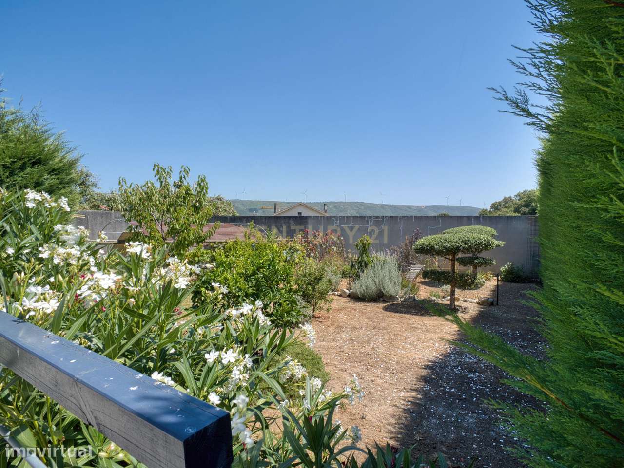 Moradia T4  como nova com Piscina  e vista serra dos Candeiros-46