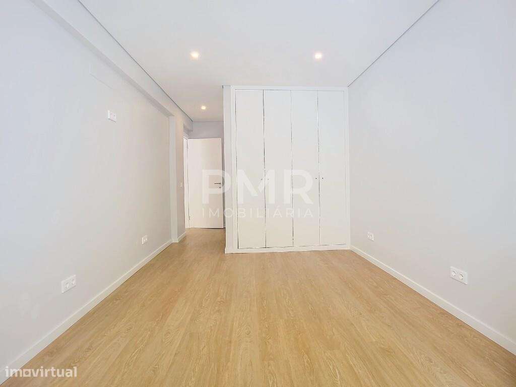 Apartamento T3 totalmente remodelado, para venda  no Lumiar.-3