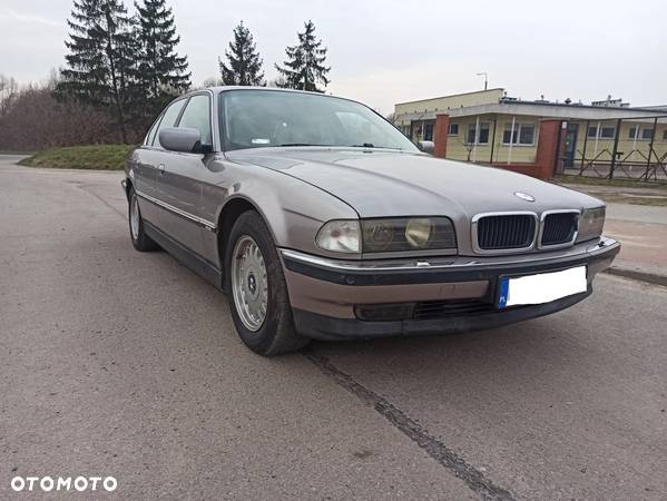 BMW Seria 7 728i L - 3