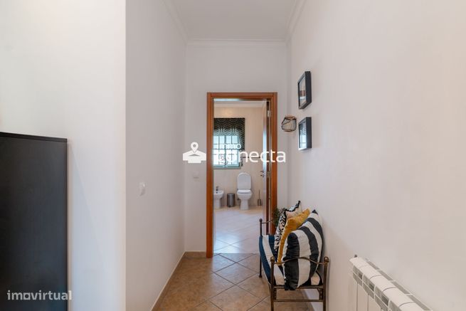 Moradia Geminada T4 com churrasqueira na Marinha Grande - Leiria-11