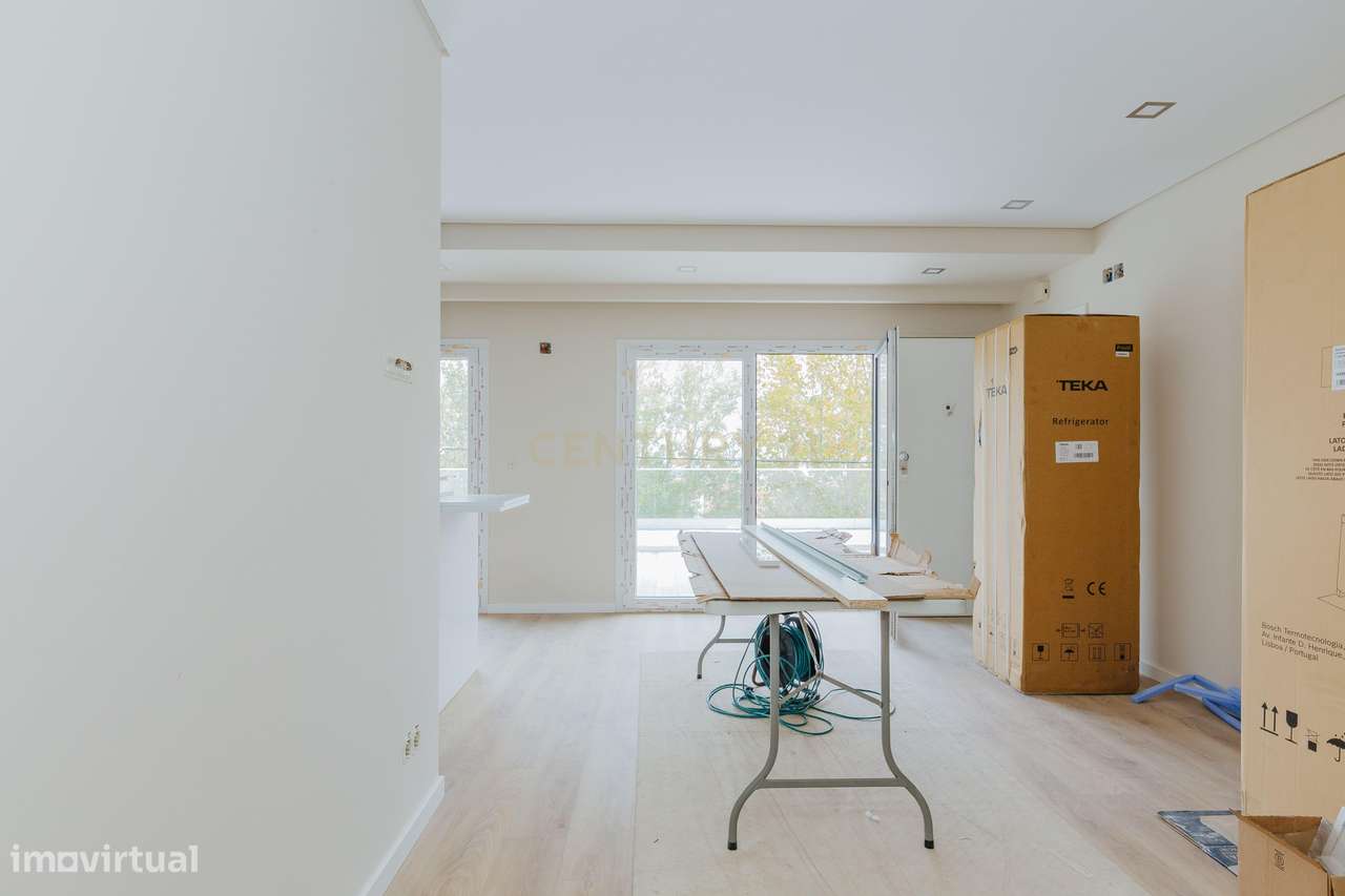 Apartamento T2 Novo com Vista Panorâmica em Loures-43