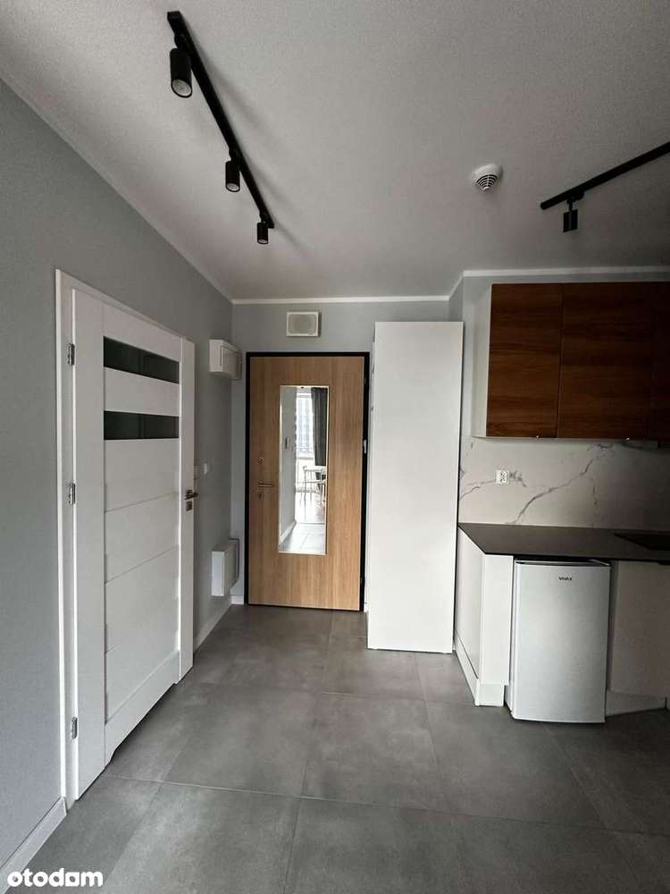 Nowoczesne studio z balkonem | ul. Wiktoryn 6 | Włoch - Pełny obrazek: 2/13