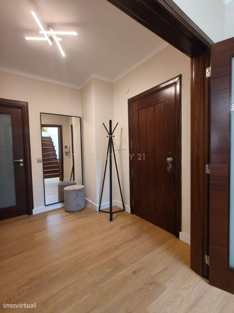 T3 Duplex Remodelado e Mobilado com Garagem para 2 carros em Celeirós,-16
