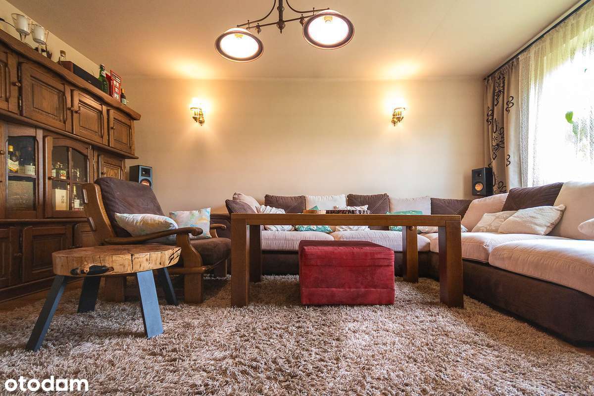 Przestronny dom z 7 pokojami i garażem W Chełmie.-3