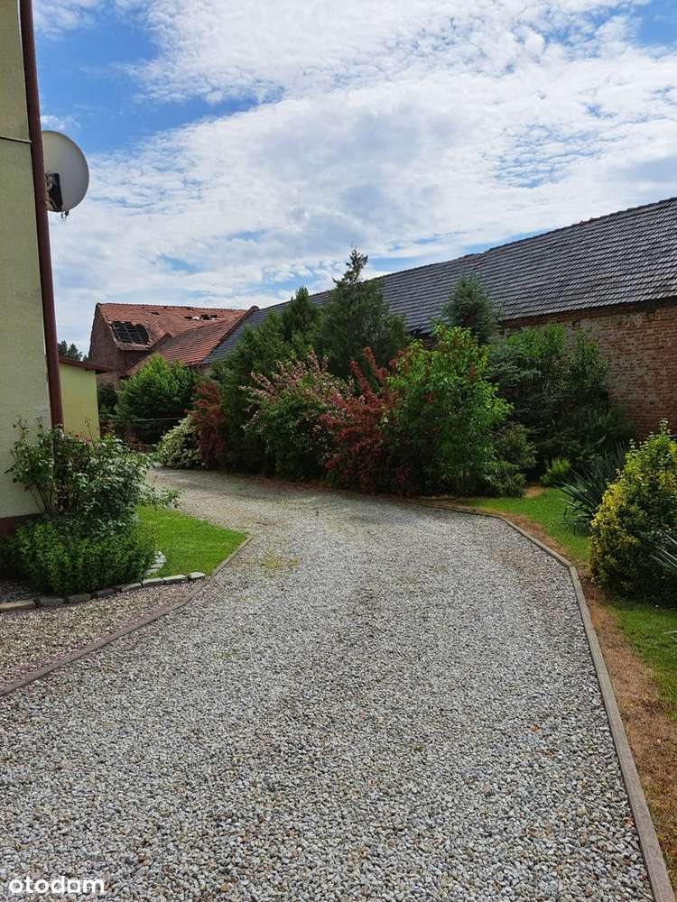 Przestronny dom w Racławicach-1