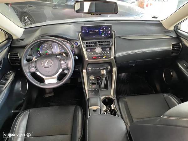 Lexus NX 300h Executive+ - 48