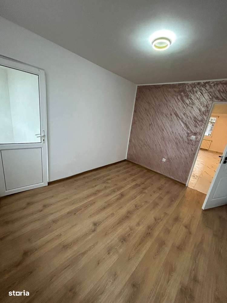 De vanzare 3 camere, 2 bai, renovat complet, 64.500 euro - Imagine principală: 4/11