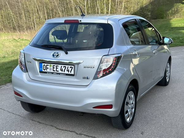 Toyota Yaris Hybrid 100 Premium - 25