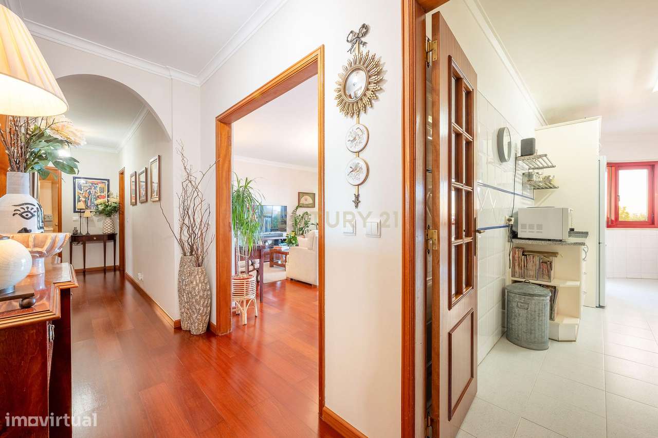 Apartamento T3, com Box de 85 m2 e Arrecadação em Odivelas-6