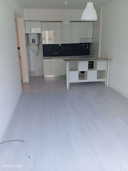 Alugo apartamento T1 na Reboleira - Amadora.