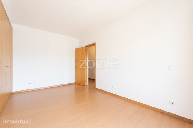 Apartamento T3 com duas varandas, garagem e arrumos, Maia-25