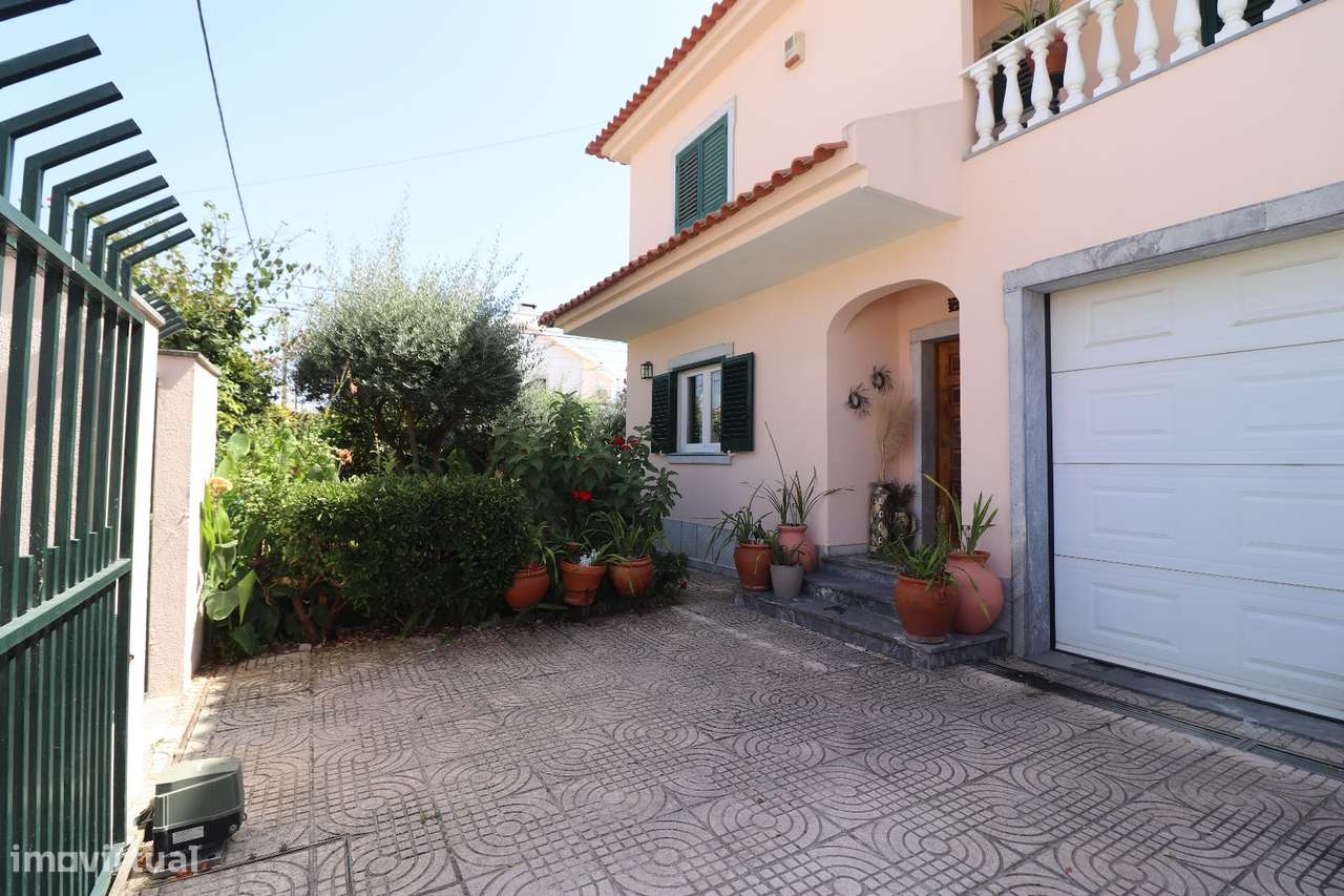 Moradia T4 com Piscina, Cave Ampla-10