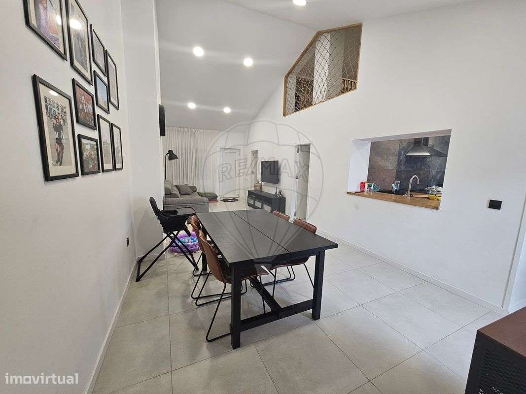 Moradia T2 para venda - Grande imagem: 2/18