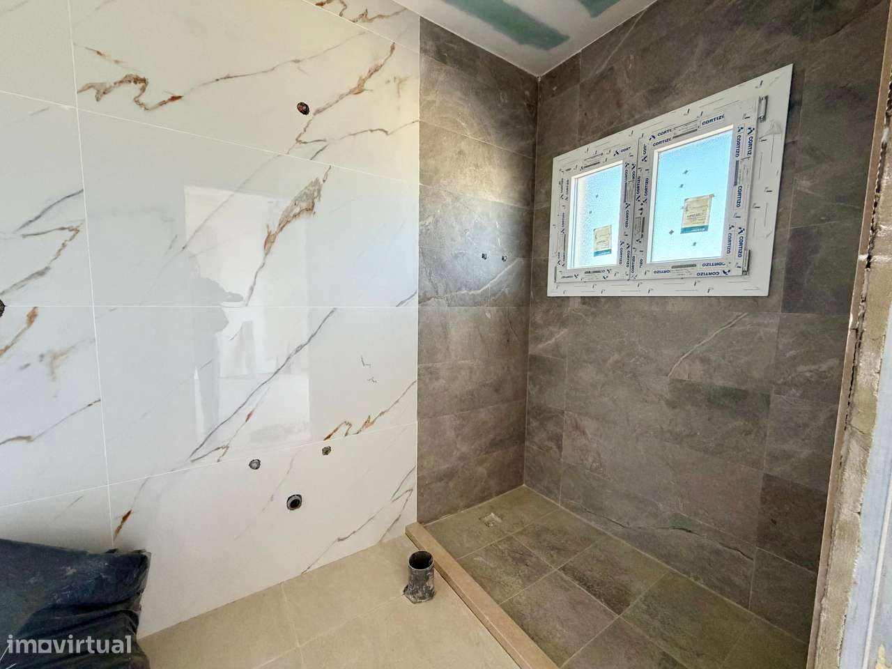 Moradia V4 nova c/ Jacuzzi e vista campo, Montijo-15