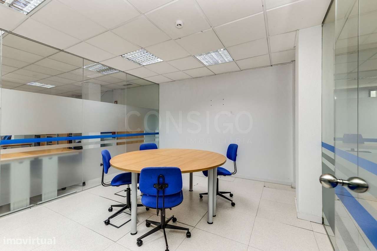 Escritório, loja e armazém com 550 m² em Linda-a-Velha, pronto a funci-29