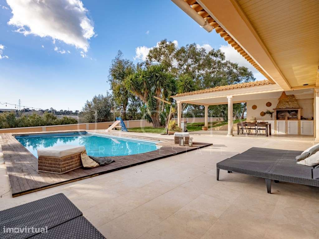 Moradia de Prestígio com Piscina, Campo de Ténis e Terreno Murado d...-47