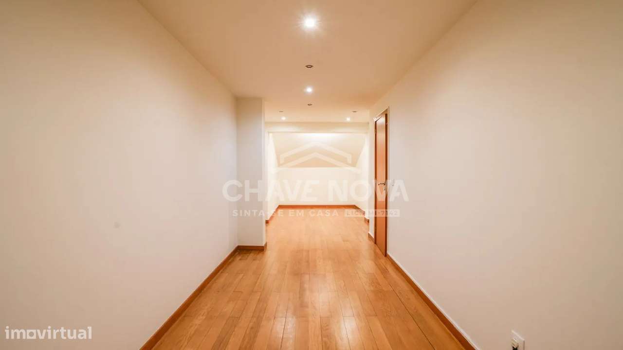 Apartamento T2+1 Dúplex c/ Vistas Mar em Canidelo-7