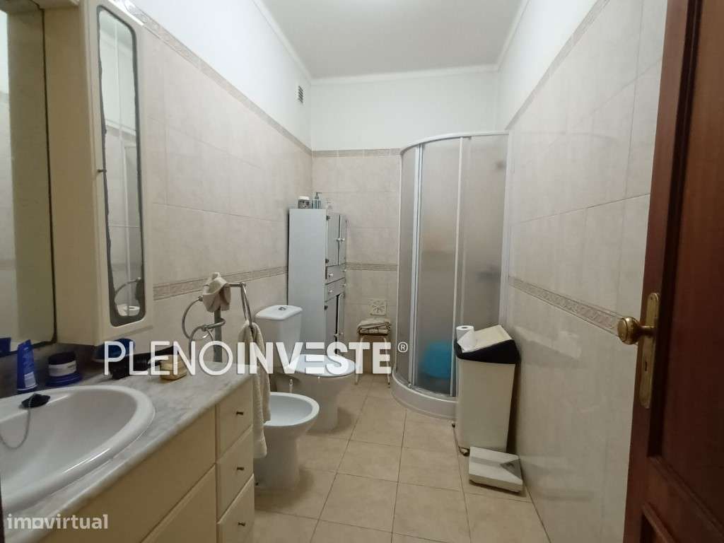 Apartamento T2 à venda na Torre da Marinha-9