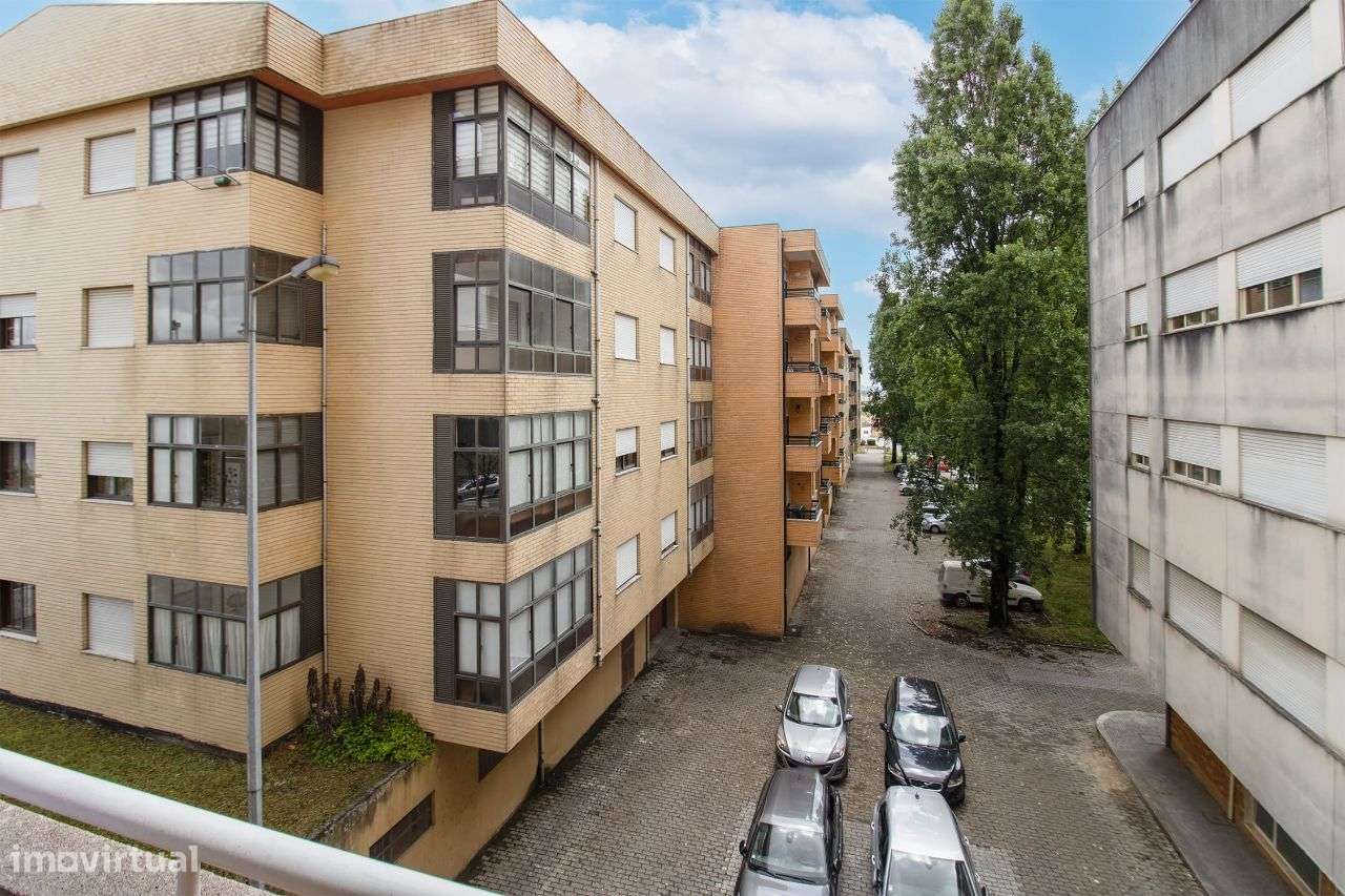 Apartamento T3 no Castêlo da Maia (ISMAI)-14