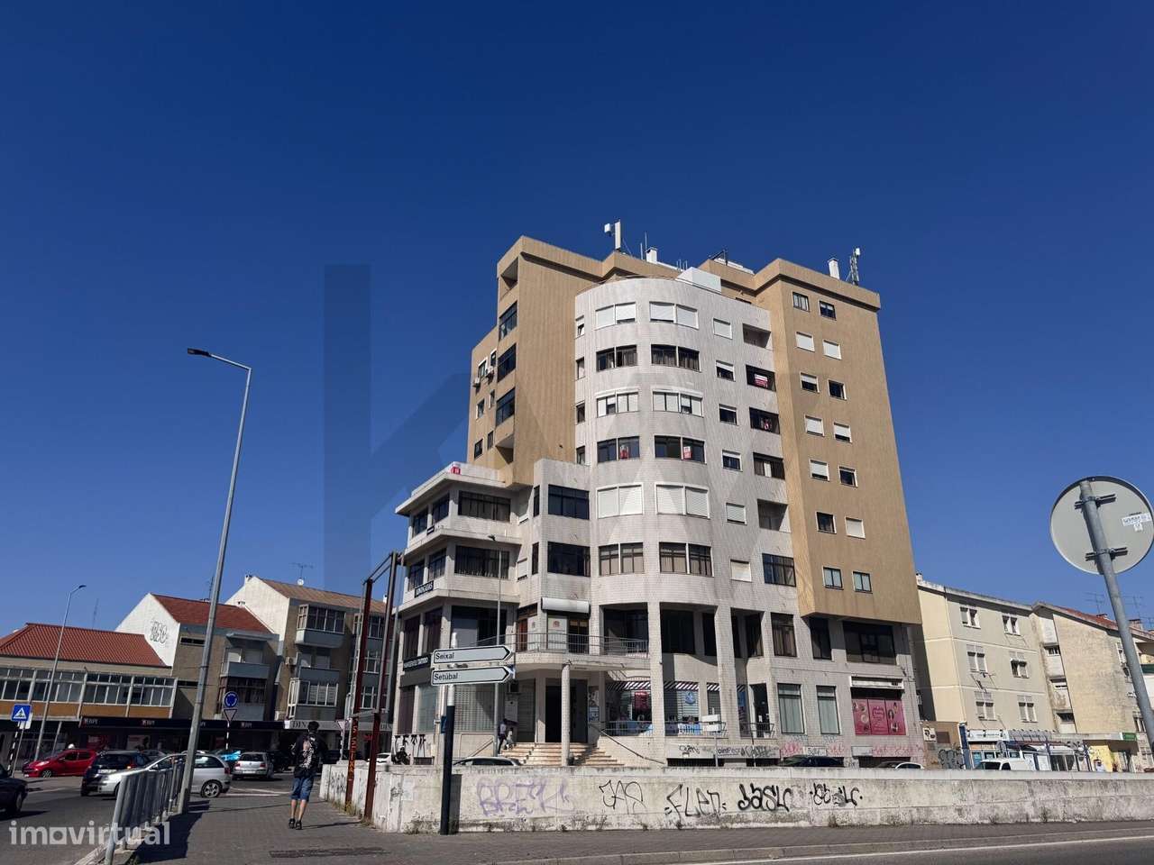 Apartamento T2+1 no centro da Cruz de Pau - Rua 25 de Abril-16