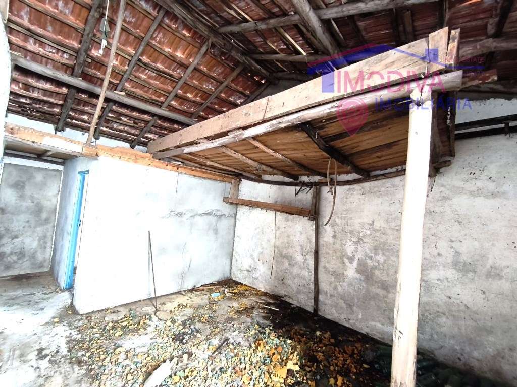 Casa de campo T5 com quintal e terreno junto a ribeira, freguesia d... - Grande imagem: 5/42