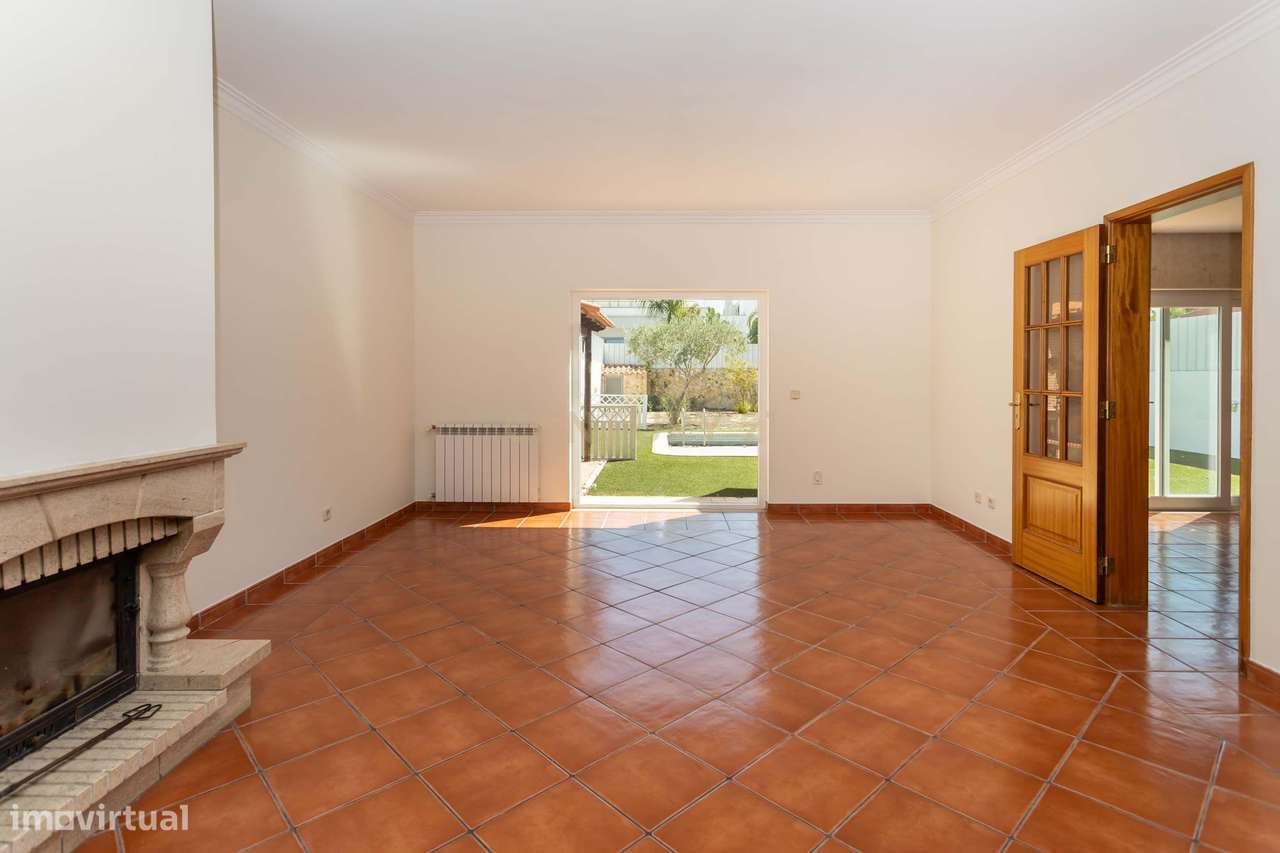 MORADIA - 5 ASSOALHADAS - GARAGEM - PISCINA - JARDINS - AZEITÃO - VALE - Grande imagem: 4/51